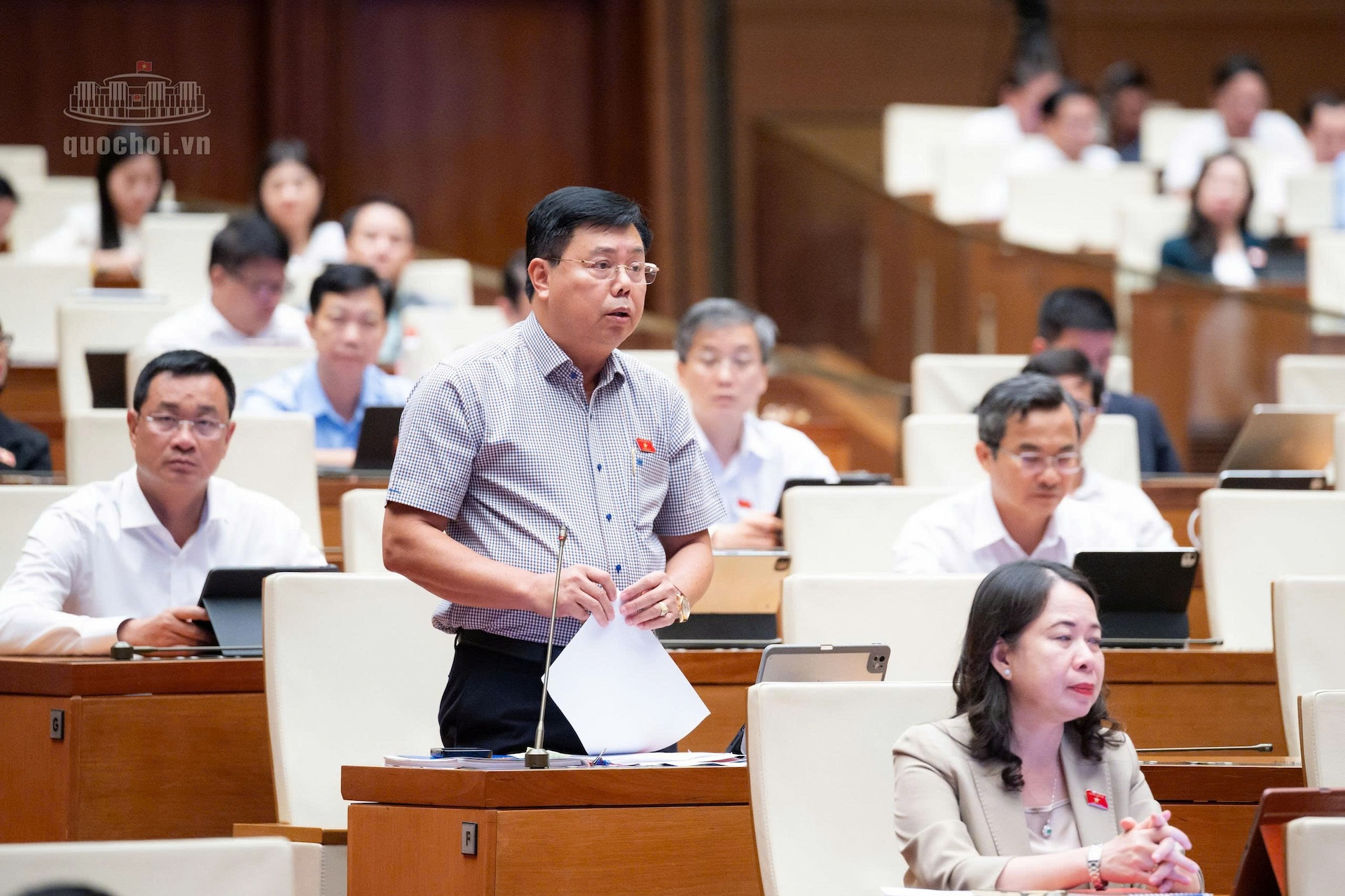 Bộ trưởng Bộ Nội vụ thông tin về xây dựng đề án tổng thể về tiền lương